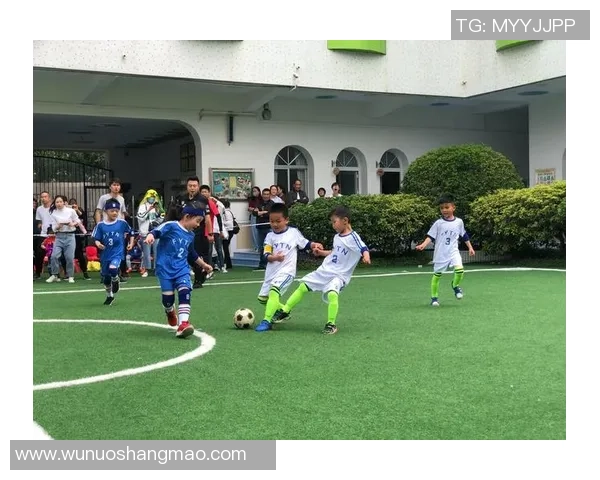 足球明星化身童年小孩重温梦想与激情的奇幻旅程 足球明星化身童年小孩重温梦想与激情的奇幻旅程