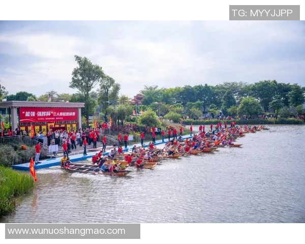 香港足球明星热情参与传统活动共庆端午节划龙舟展现团结精神与运动魅力